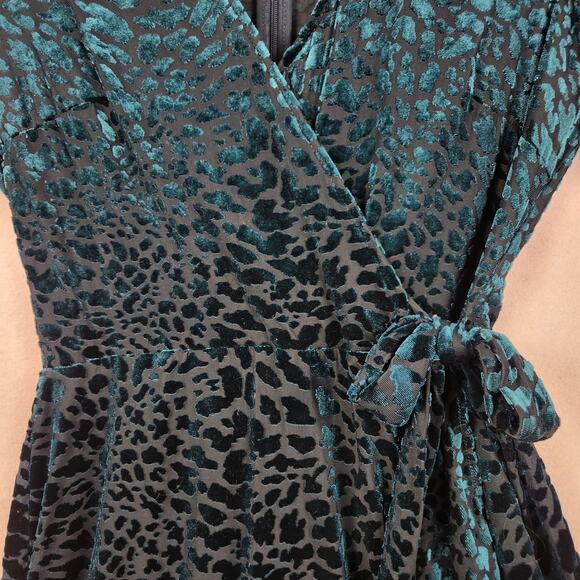 Calvin Klein Burnout Velvet Wrap Dress Women’s SZ 2 Dark Green Animal Print - Picture 5 of 16